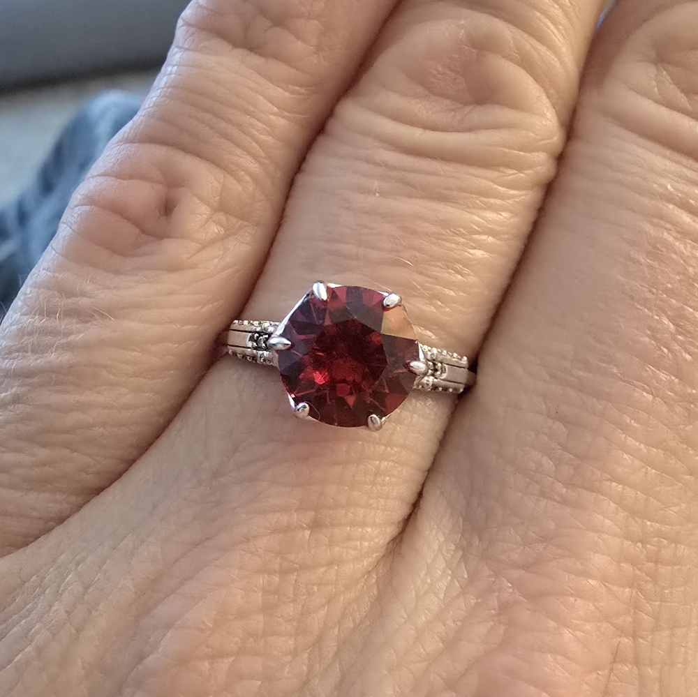Fragrant Jewels Moulin Rouge SS ring - Picture 5 of 5